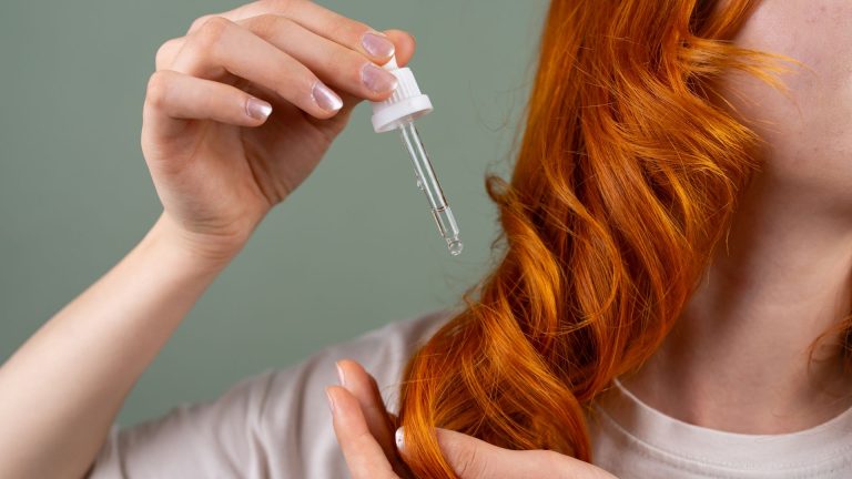 5 erreurs qui rendent vos cheveux encore plus secs