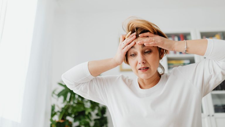 Chute de cheveux : quelles sont les causes les plus fréquentes ?