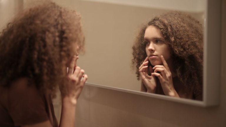 Comprendre ses besoins et réaliser un diagnostic gratuit de la peau du visage
