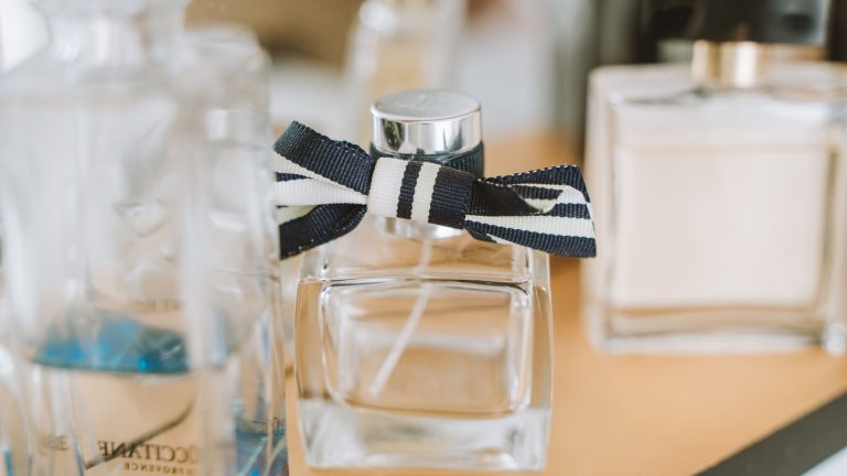 Comprendre la différence entre eau de parfum et eau de toilette