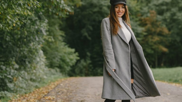 Manteau femme : comment rester élégante quand il fait vraiment froid ?