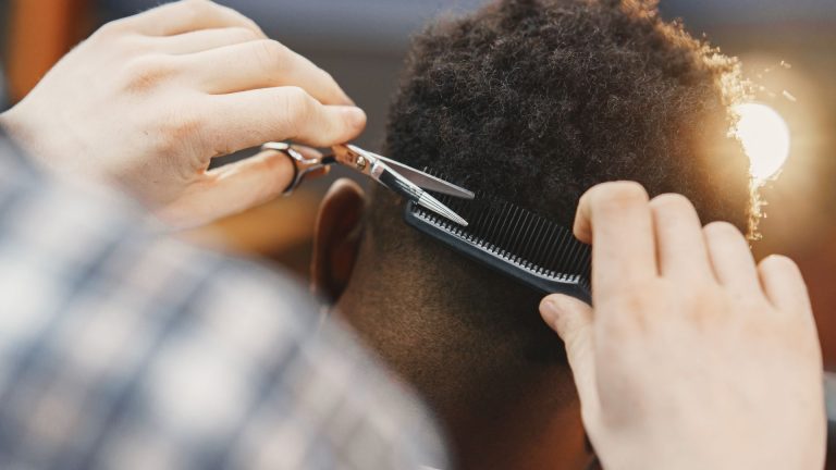L’Atelier Barber : prendre soin des cheveux afro et de la barbe
