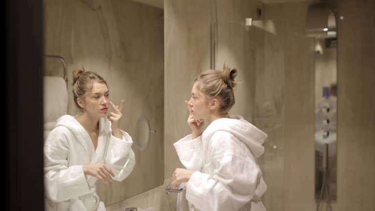 Comment construire une routine de soin du visage efficace ?